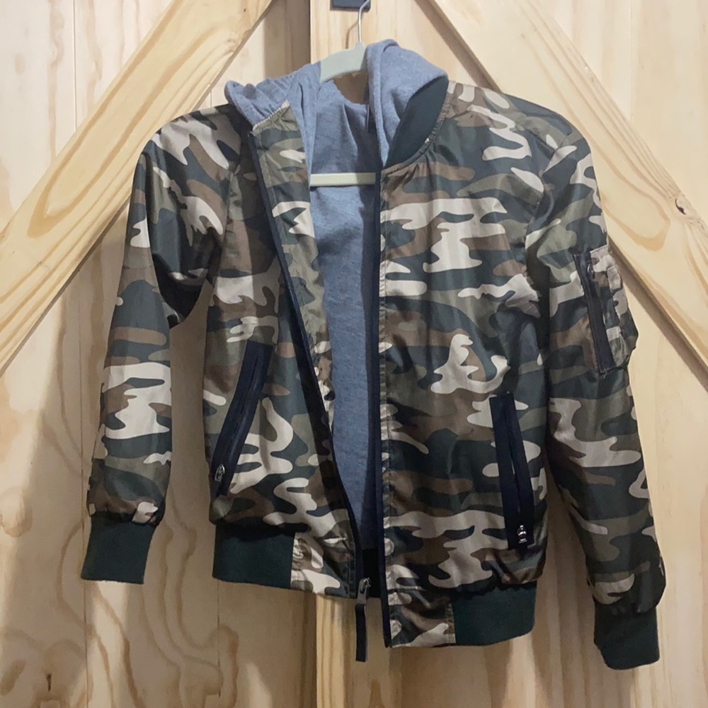 NWOT boys camo lined and hooded windbreaker